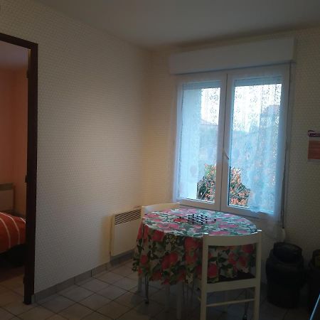 Chez Fabienne T1 Lejlighed Le Breuil-sur-Couze Eksteriør billede