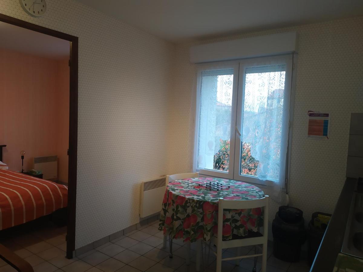 Chez Fabienne T1 Lejlighed Le Breuil-sur-Couze Eksteriør billede